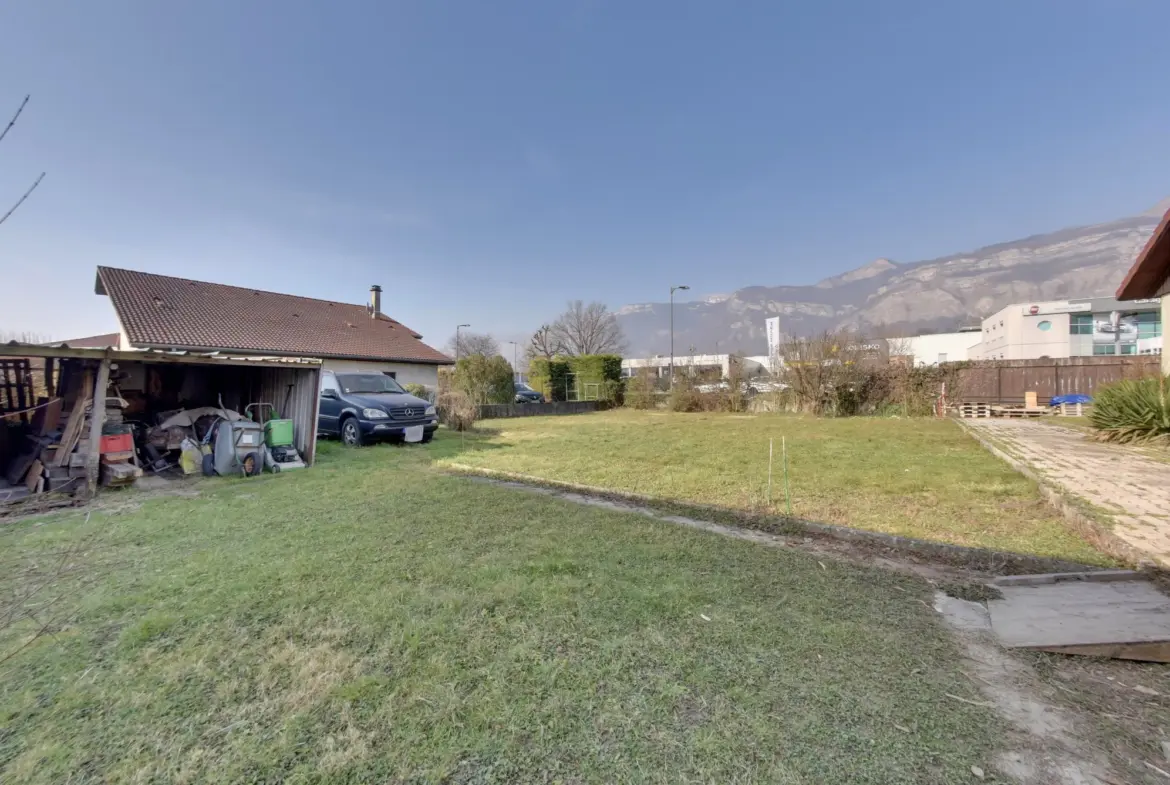 Terrain Constructible à Vendre à Crolles - 390 m² avec Permis de Construire 