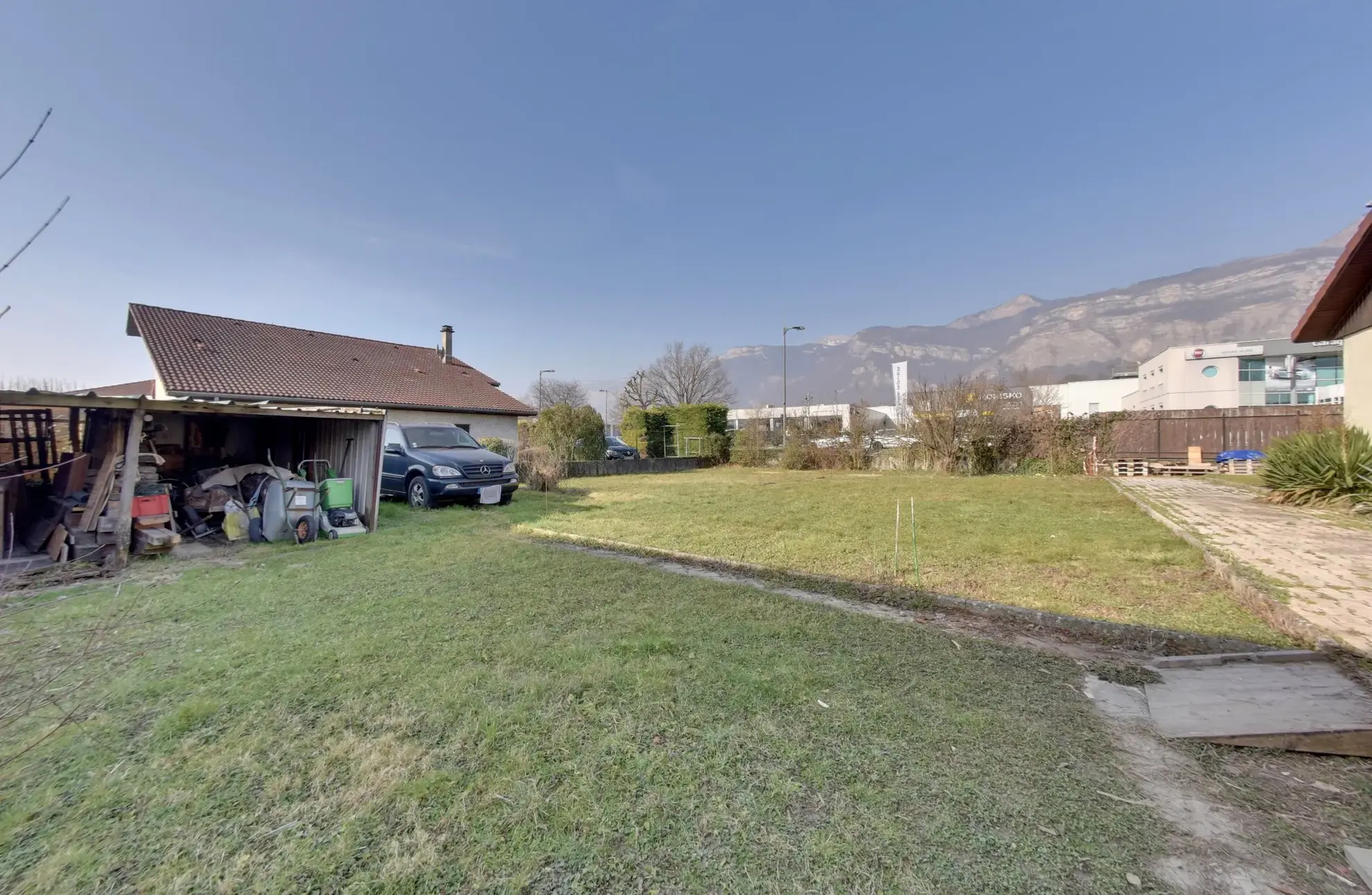 Terrain Constructible à Vendre à Crolles - 390 m² avec Permis de Construire 