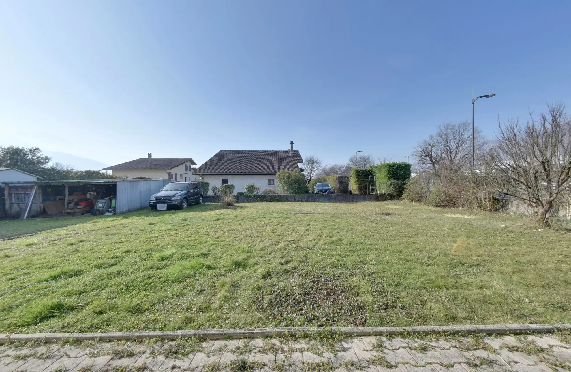 Terrain Constructible à Vendre à Crolles - 390 m² avec Permis de Construire 