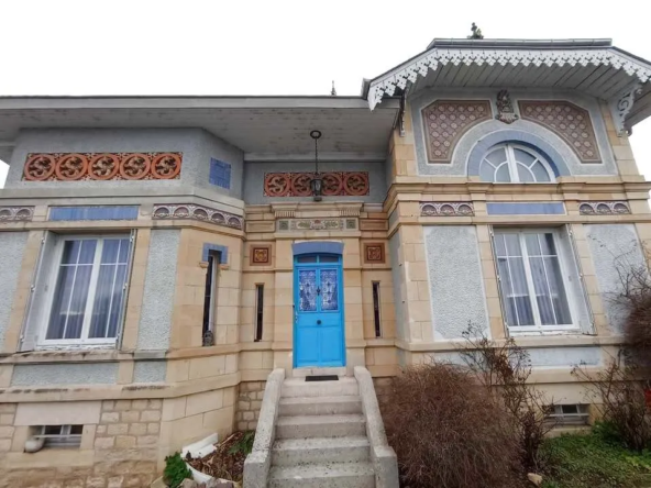 Belle propriété avec piscine chauffée à Coulanges-les-Nevers