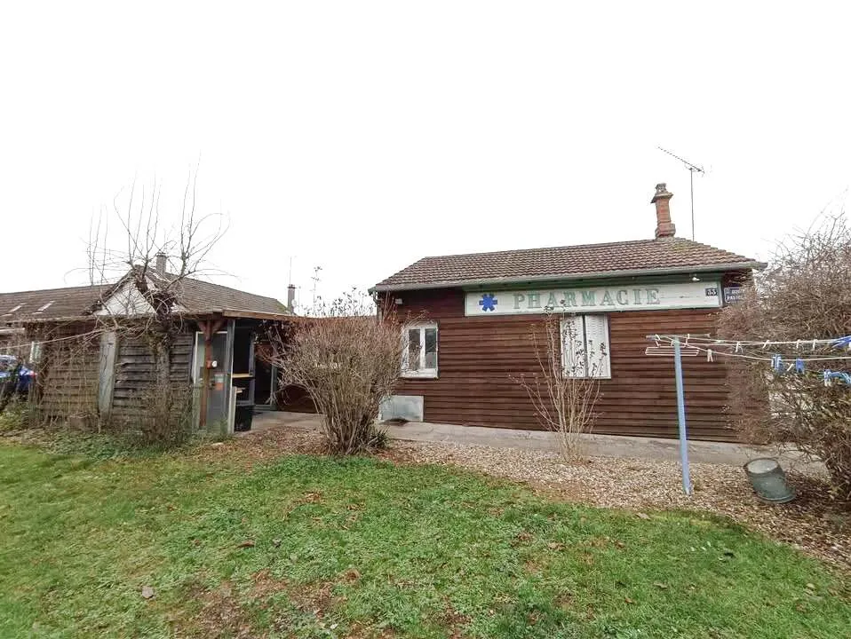 Belle propriété avec piscine chauffée à Coulanges-les-Nevers 