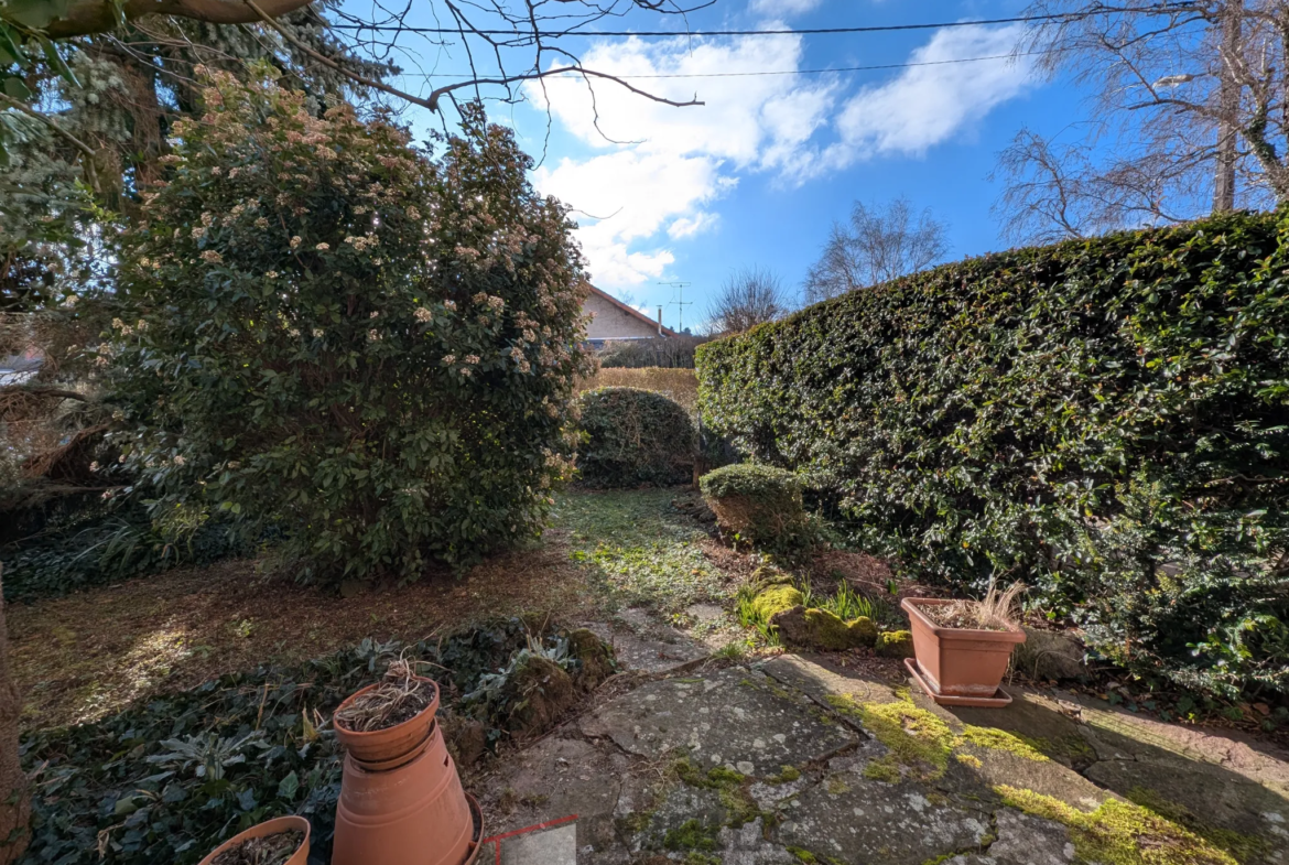 Appartement T3 en rez-de-jardin à Ceyrat avec jardinet 