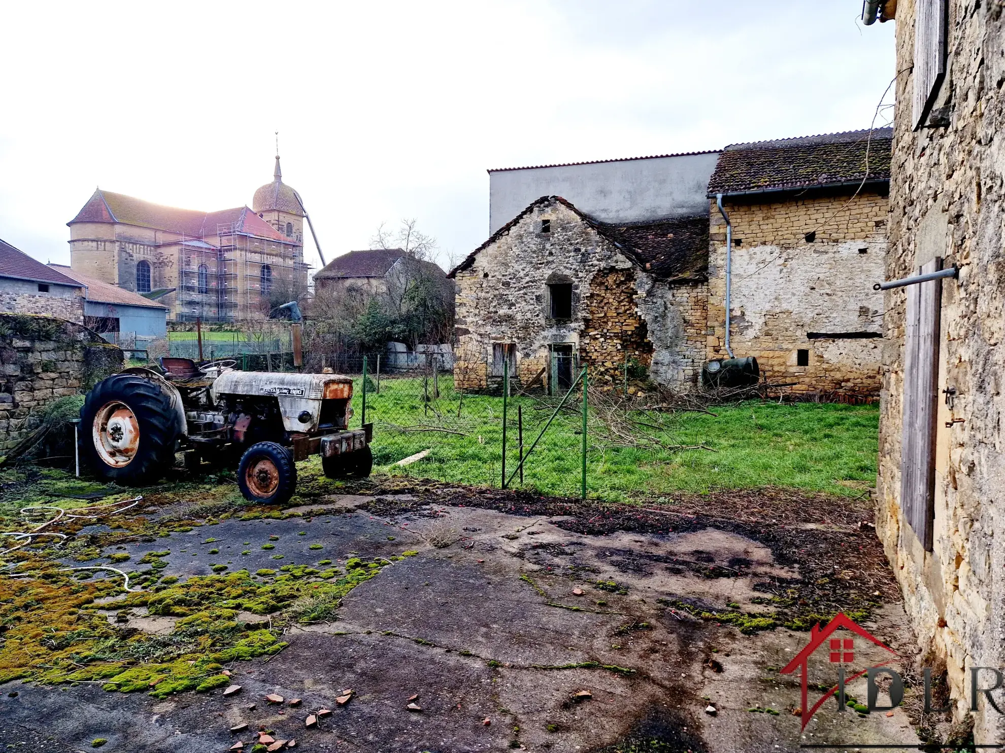 Ancienne ferme à rénover à Montigny-les-Cherlieu 