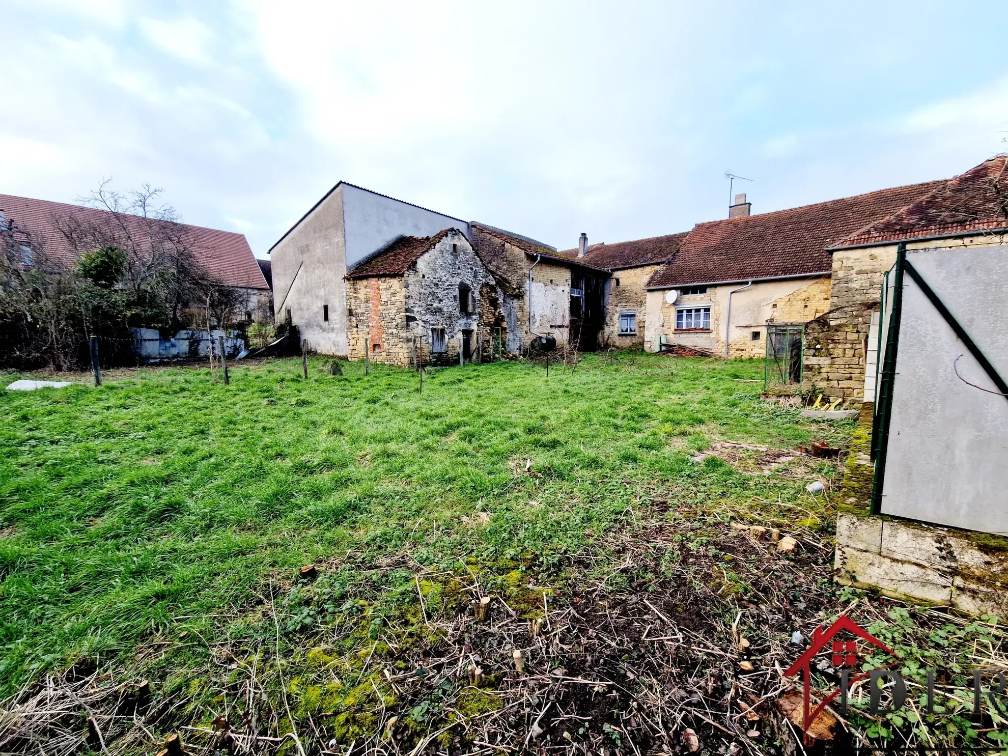 Ancienne ferme à rénover à Montigny-les-Cherlieu 