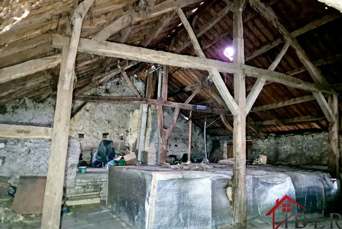 Ancienne ferme à rénover à Montigny-les-Cherlieu 