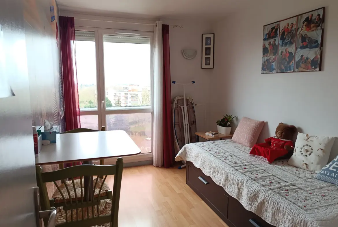 À vendre : Appartement T4 dernier étage avec vue dégagée à Maurepas 