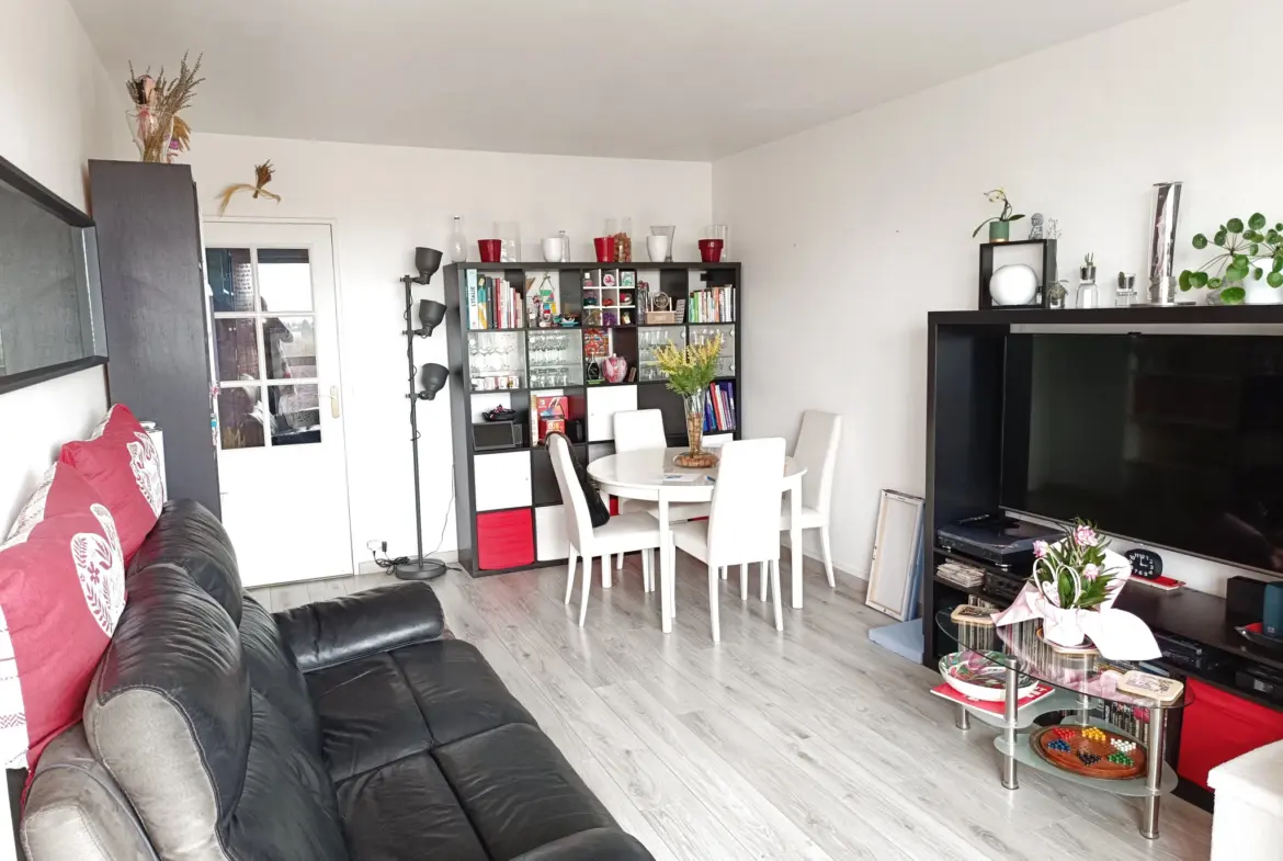 À vendre : Appartement T4 dernier étage avec vue dégagée à Maurepas 