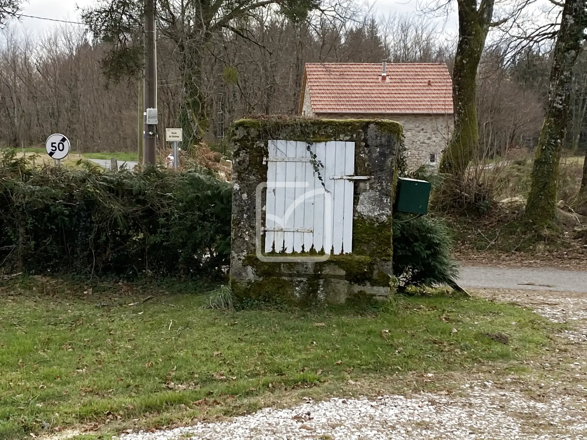 À vendre : bel ensemble en pierre dans un écrin de verdure à Sousceyrac 