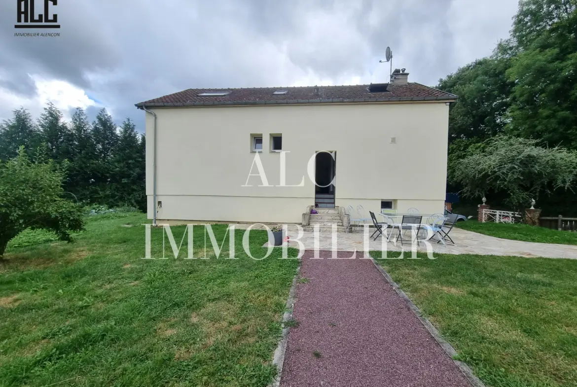 Maison de 90 m² à Ferrières-la-Verrerie - À vendre 