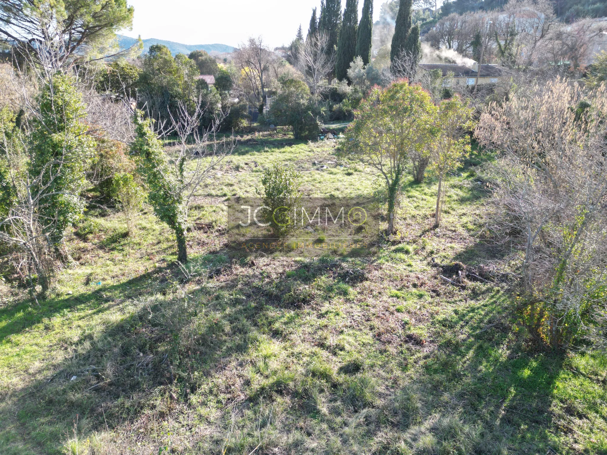 Terrain constructible à Carnoules de 723 m² 