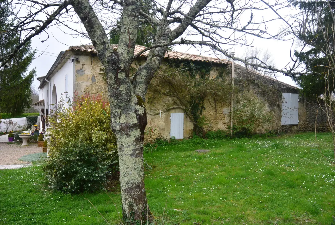 Maison en Pierre de Charme avec Jardin Arboré à Martres 