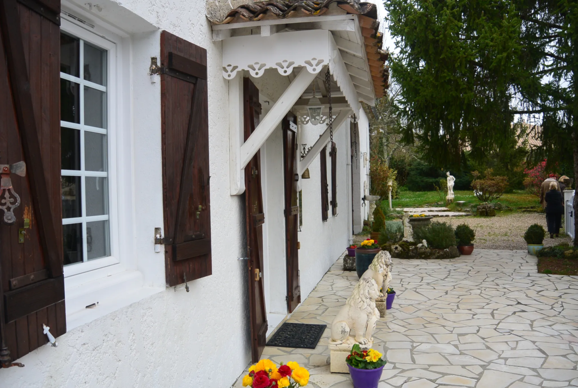 Maison en Pierre de Charme avec Jardin Arboré à Martres 