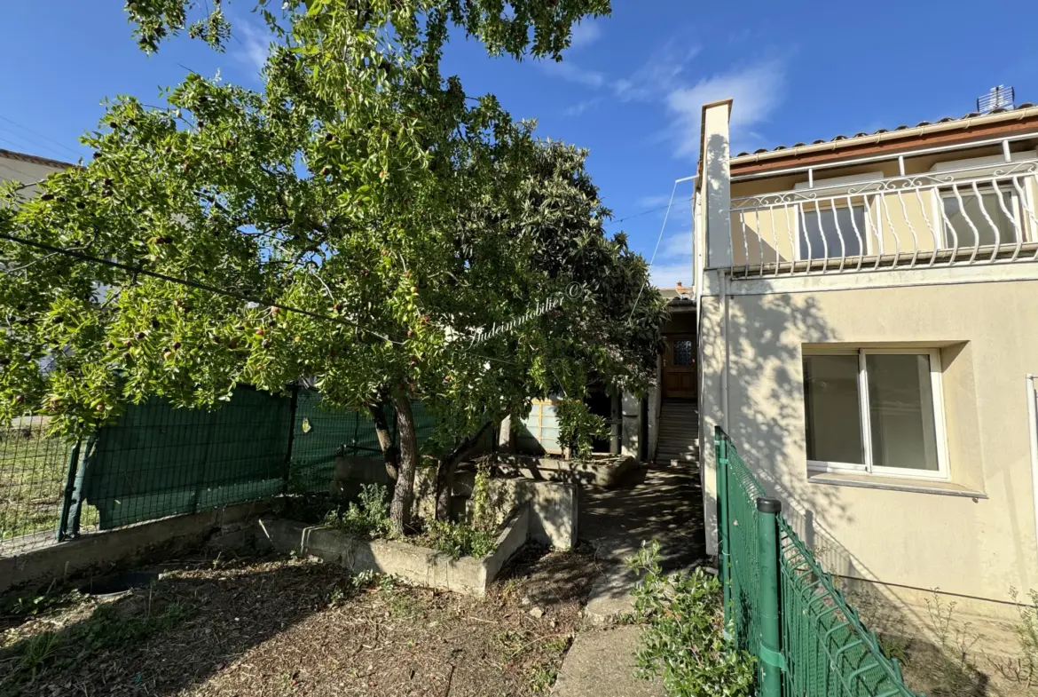 À vendre : Deux maisons avec jardins à Couiza 