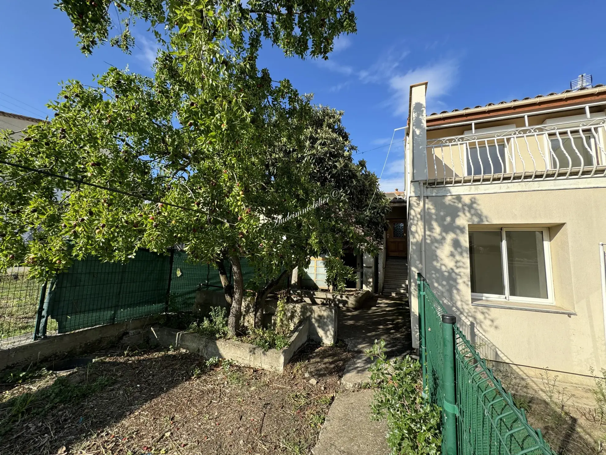 À vendre : Deux maisons avec jardins à Couiza 