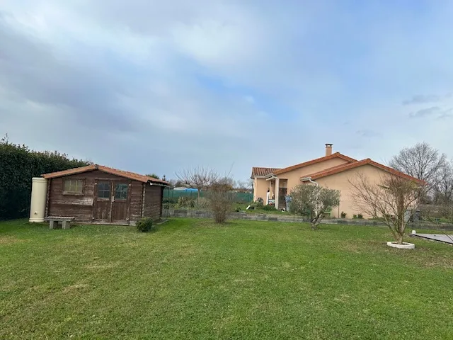 Maison de plain-pied avec 2 chambres à vendre à Rabastens de Bigorre 