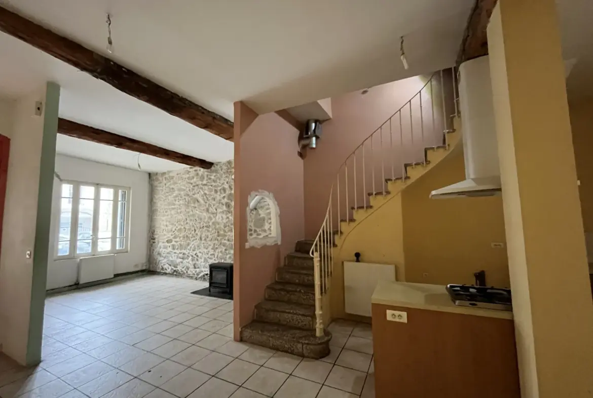 Grande maison de ville à Lézignan-Corbières avec 4 chambres et comble aménageables 