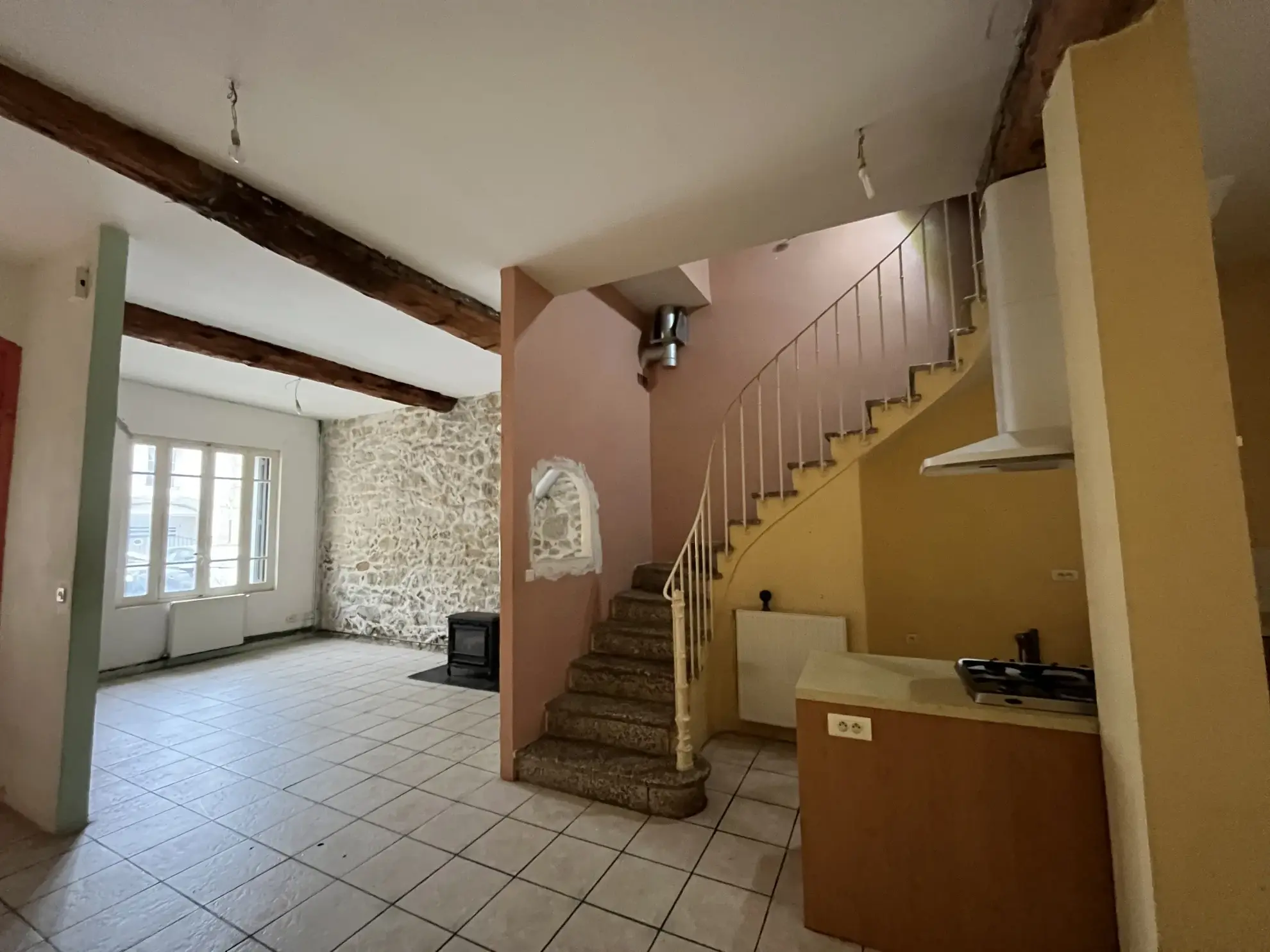 Grande maison de ville à Lézignan-Corbières avec 4 chambres et comble aménageables 