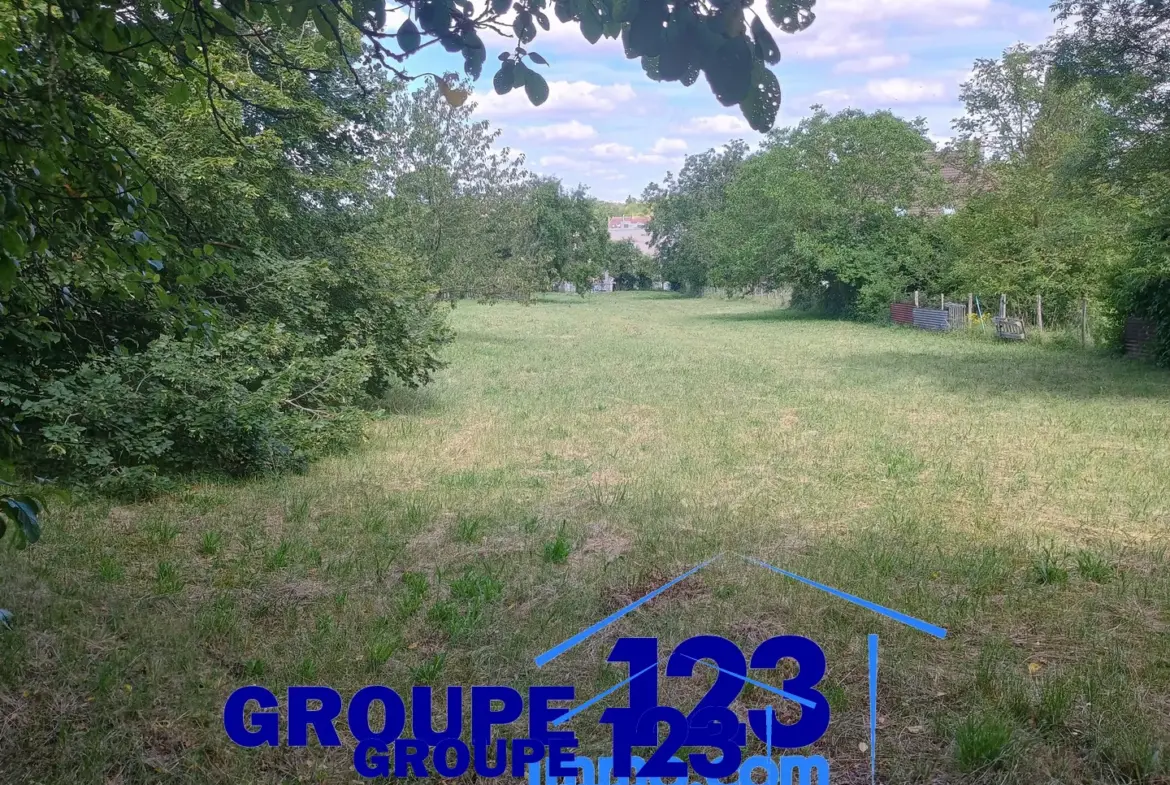 Terrain constructible à vendre à Aillant-Sur-Tholon 