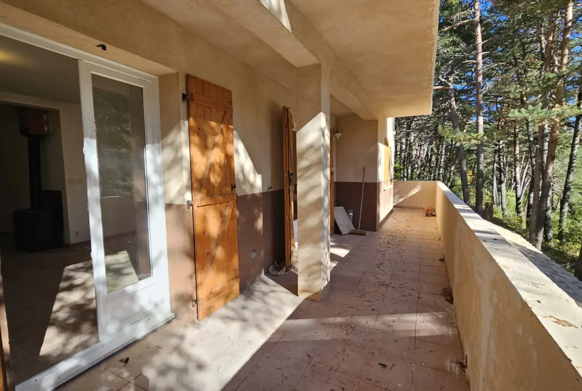 Maison de montagne exposée sud à Caille avec grand terrain 