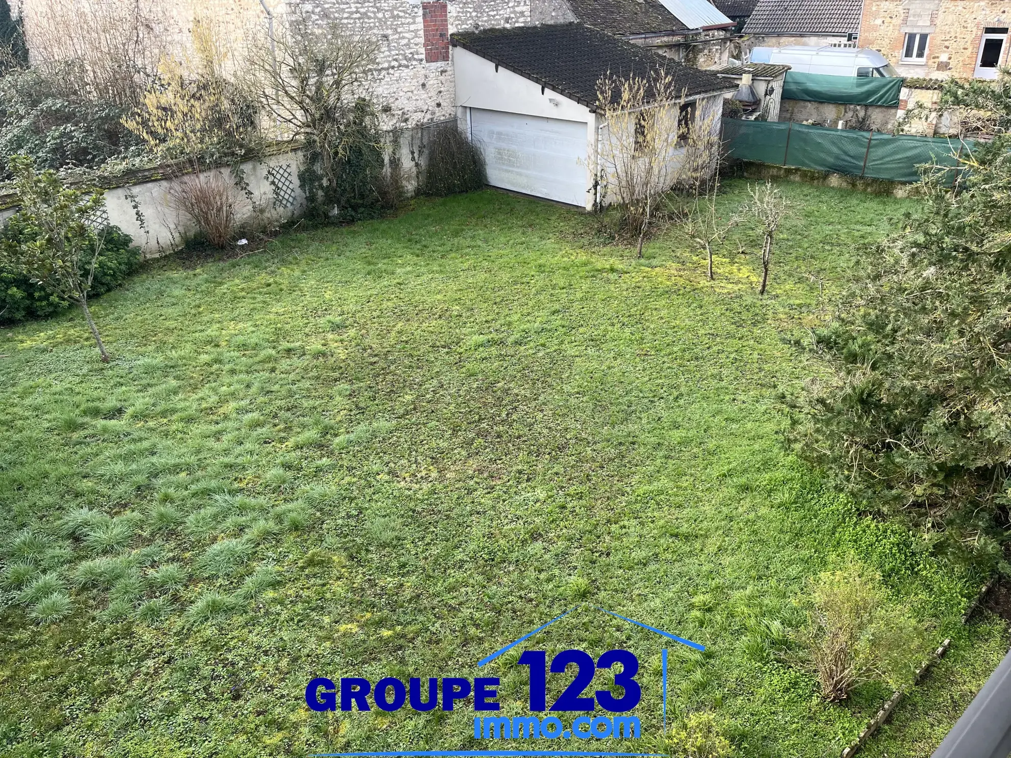 Pavillon de 100 m² avec jardin à Appoigny 