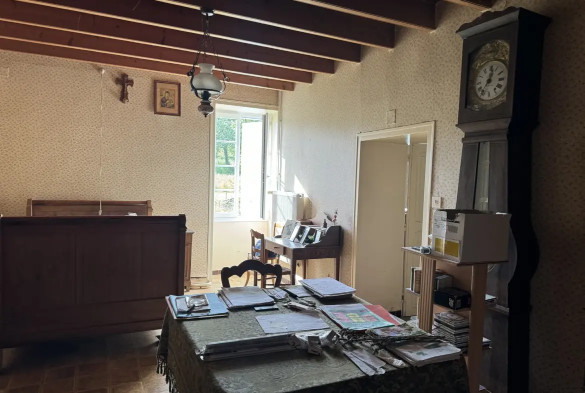 Charmante maison en pierres à rénover à Sainte-Hermine 