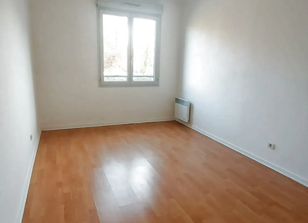 À Saint-Ouen-L'Aumône, grand appartement T3 avec balcon à vendre 