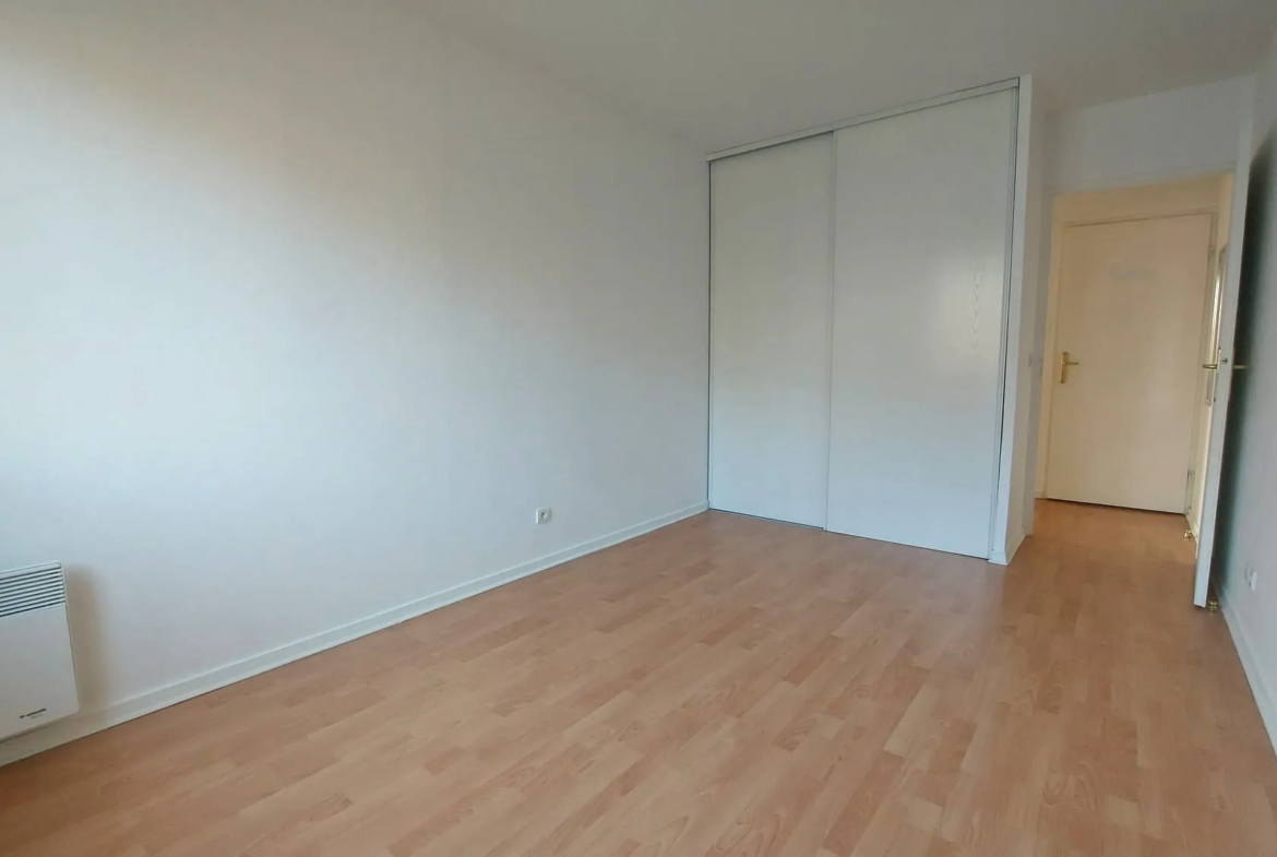 À Saint-Ouen-L'Aumône, grand appartement T3 avec balcon à vendre 