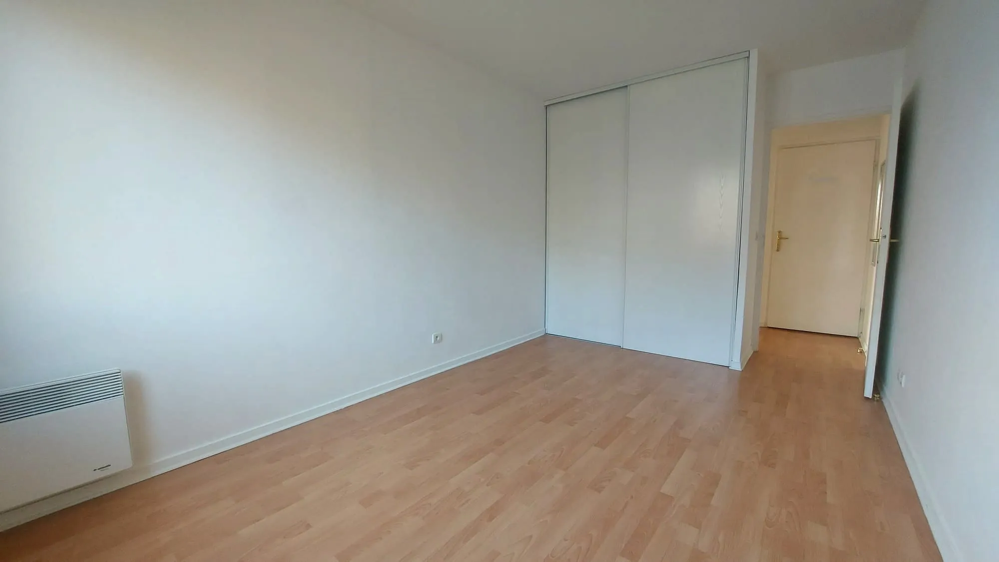 À Saint-Ouen-L'Aumône, grand appartement T3 avec balcon à vendre 