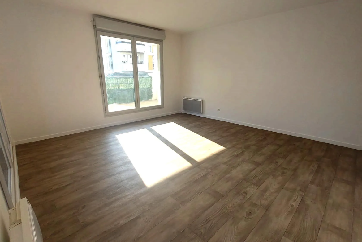 À Saint-Ouen-L'Aumône, grand appartement T3 avec balcon à vendre 