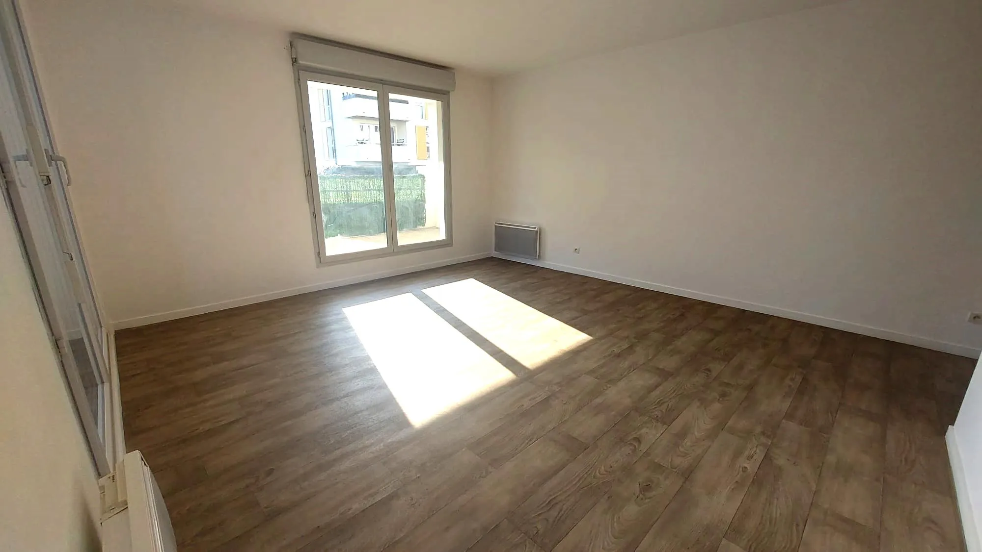 À Saint-Ouen-L'Aumône, grand appartement T3 avec balcon à vendre 