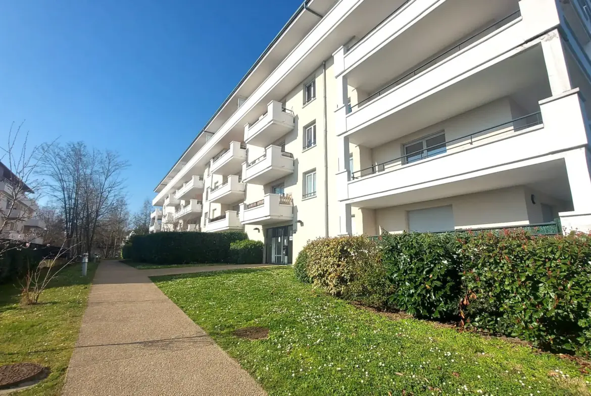 À Saint-Ouen-L'Aumône, grand appartement T3 avec balcon à vendre 