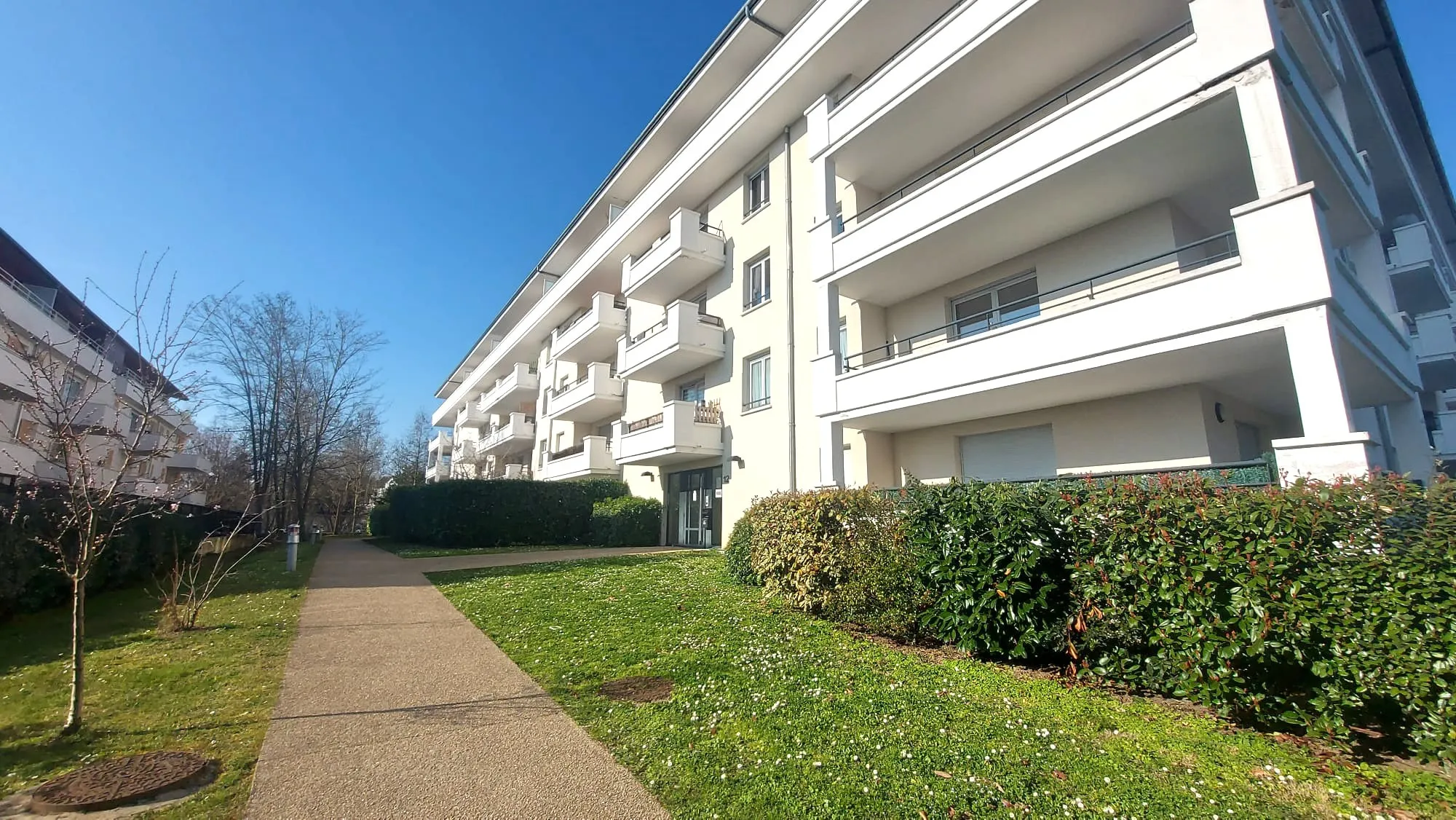 À Saint-Ouen-L'Aumône, grand appartement T3 avec balcon à vendre 