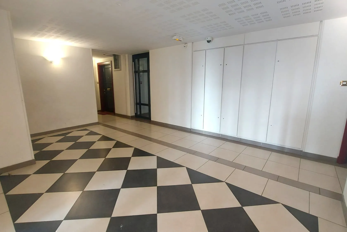 À Saint-Ouen-L'Aumône, grand appartement T3 avec balcon à vendre 