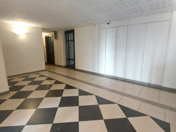 À Saint-Ouen-L'Aumône, grand appartement T3 avec balcon à vendre