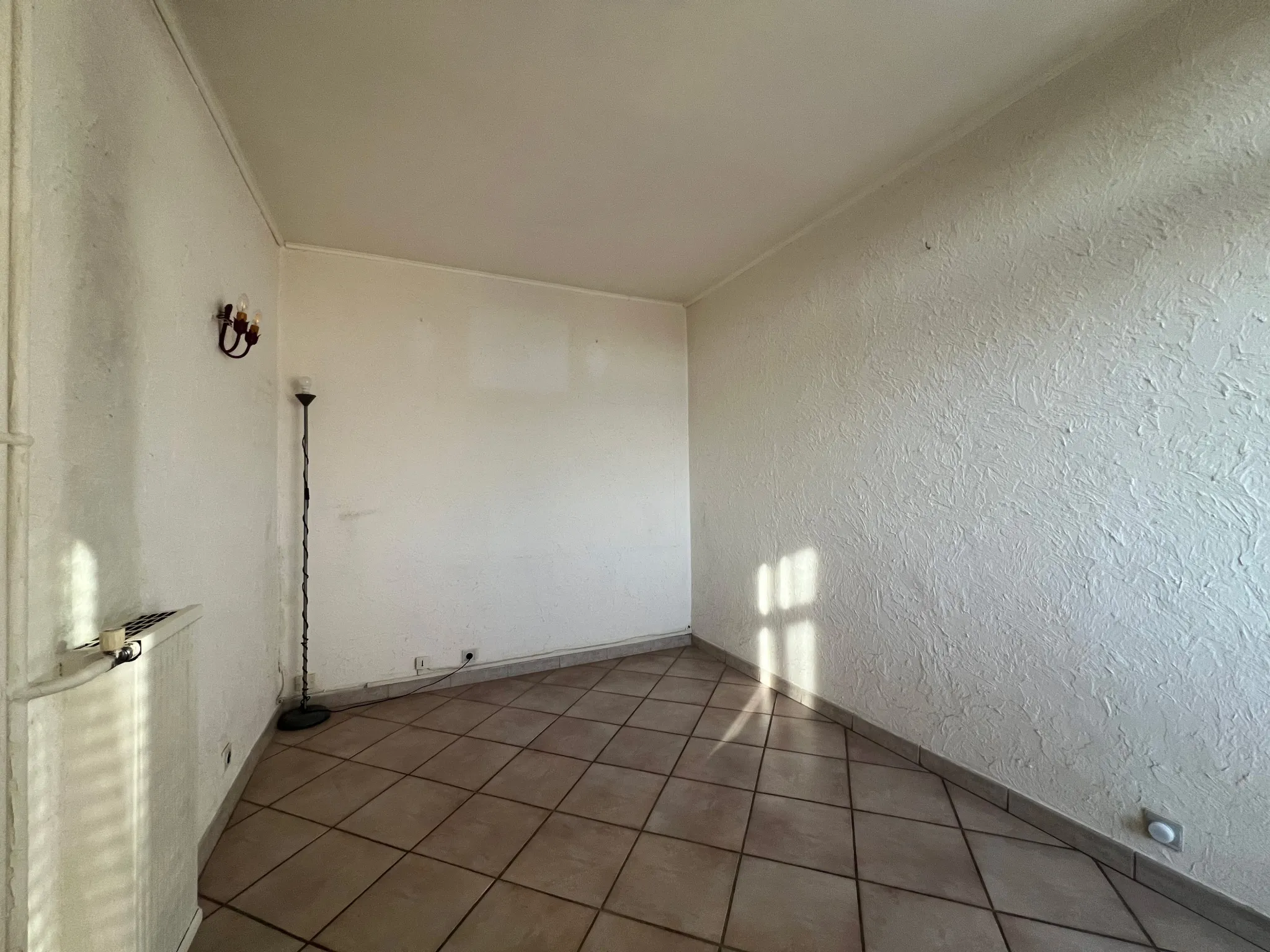 À vendre : Appartement 85 m² à Orange avec 3 chambres et balcon 