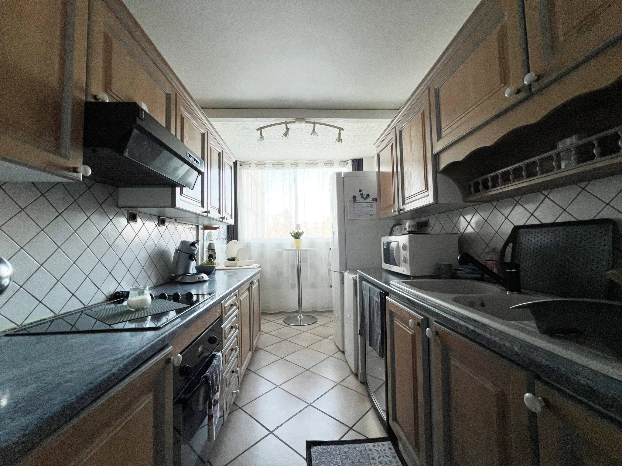 À vendre : Appartement 85 m² à Orange avec 3 chambres et balcon 