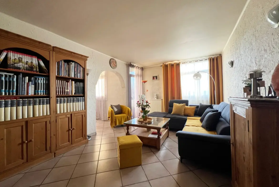 À vendre : Appartement 85 m² à Orange avec 3 chambres et balcon 