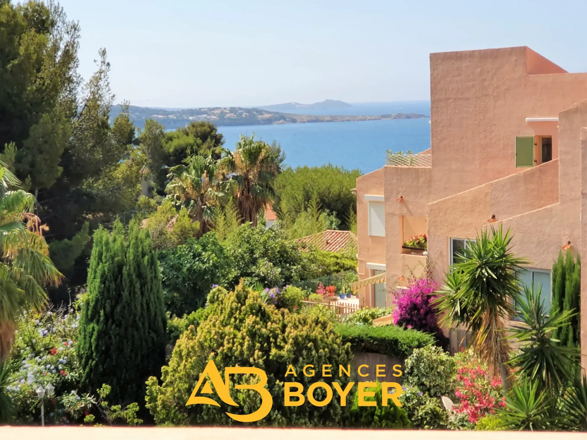 Appartement T3 avec vue mer et piscine à Bandol 