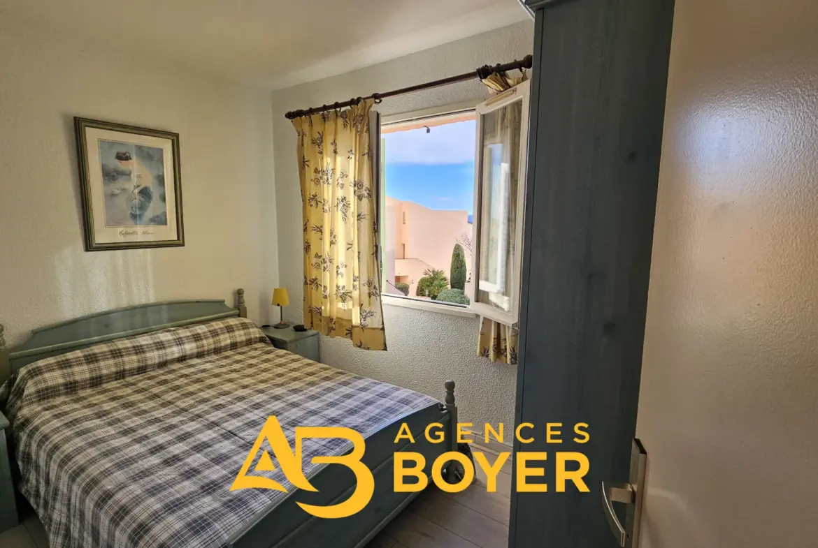 Appartement T3 avec vue mer et piscine à Bandol 