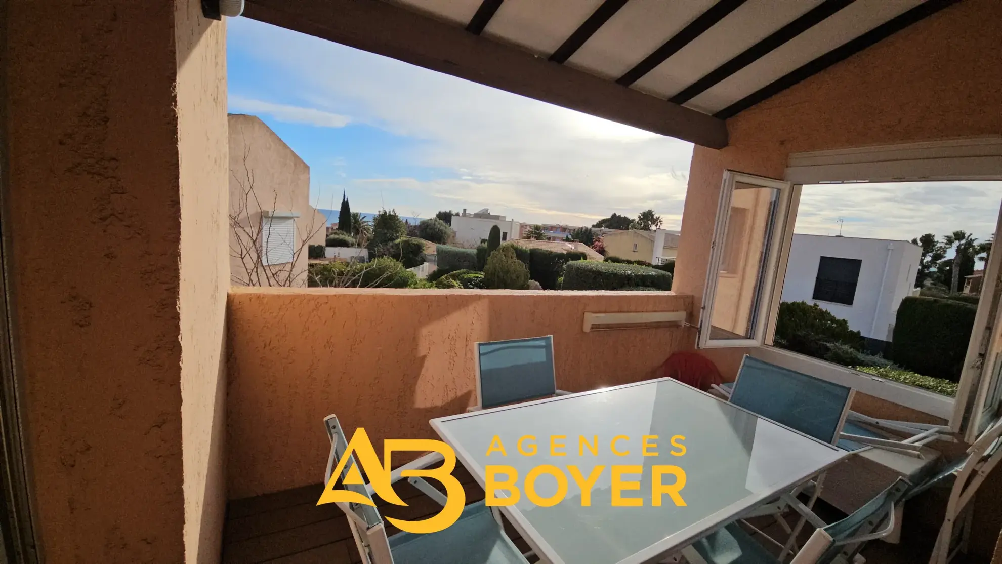 Appartement T3 avec vue mer et piscine à Bandol 