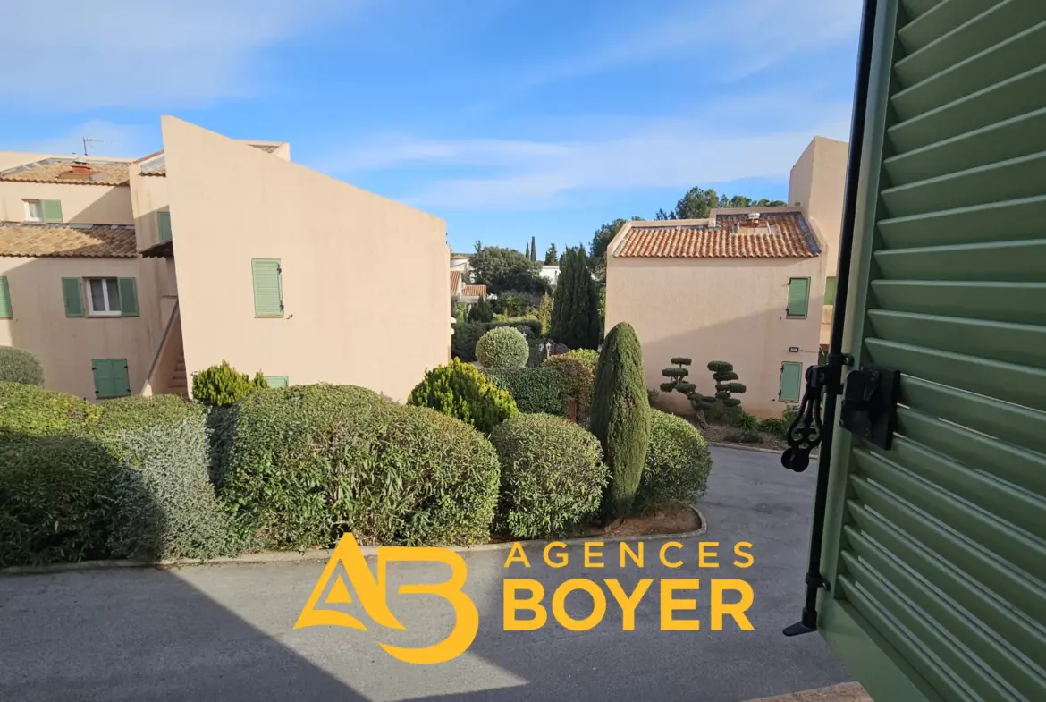 Appartement T3 avec vue mer et piscine à Bandol 