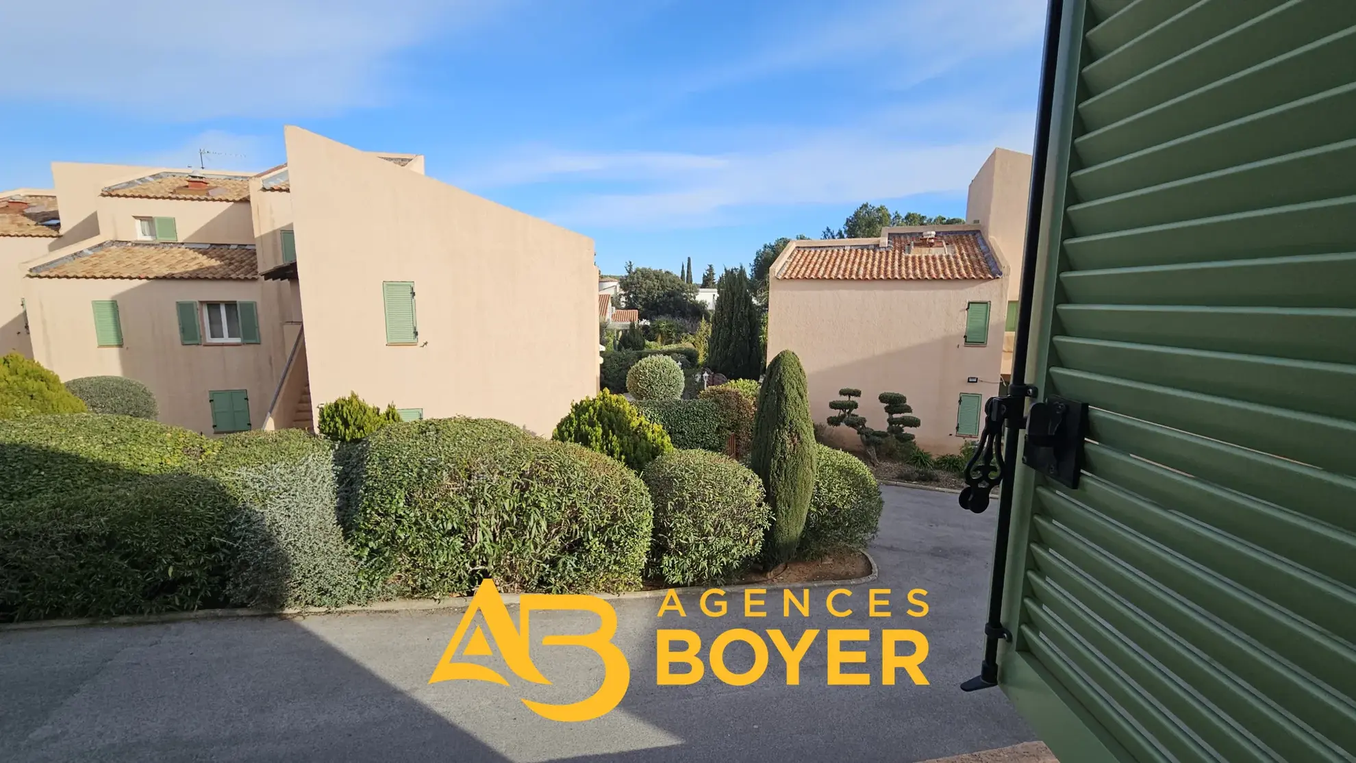 Appartement T3 avec vue mer et piscine à Bandol 