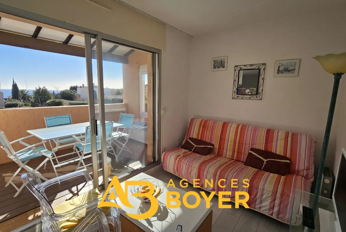 Appartement T3 avec vue mer et piscine à Bandol 