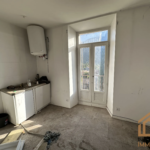 Immeuble à rénover à Laragne-Montéglin - 66 000 €