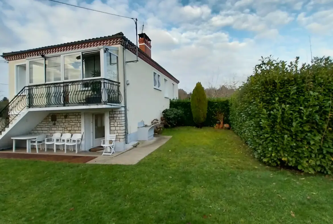 Maison rénovée avec garage et jardin à Chancelade 