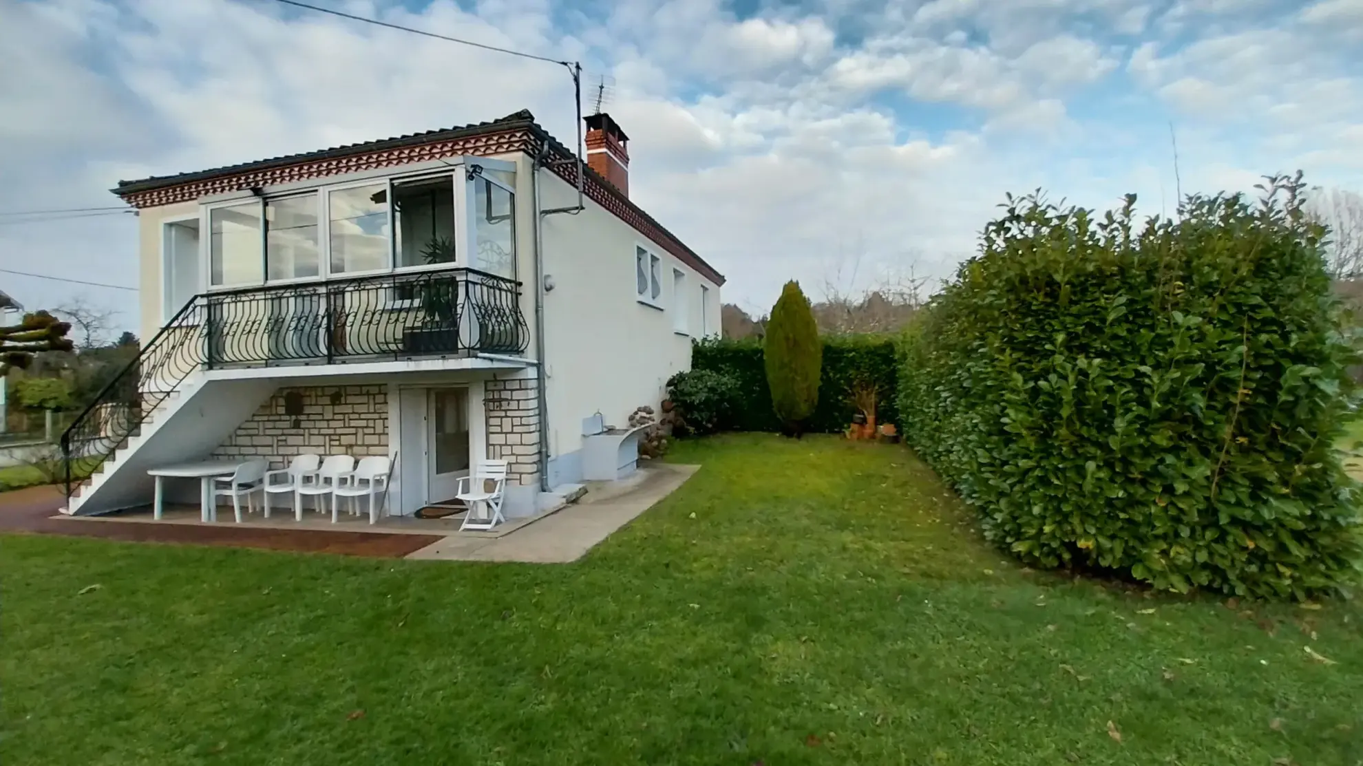 Maison rénovée avec garage et jardin à Chancelade 