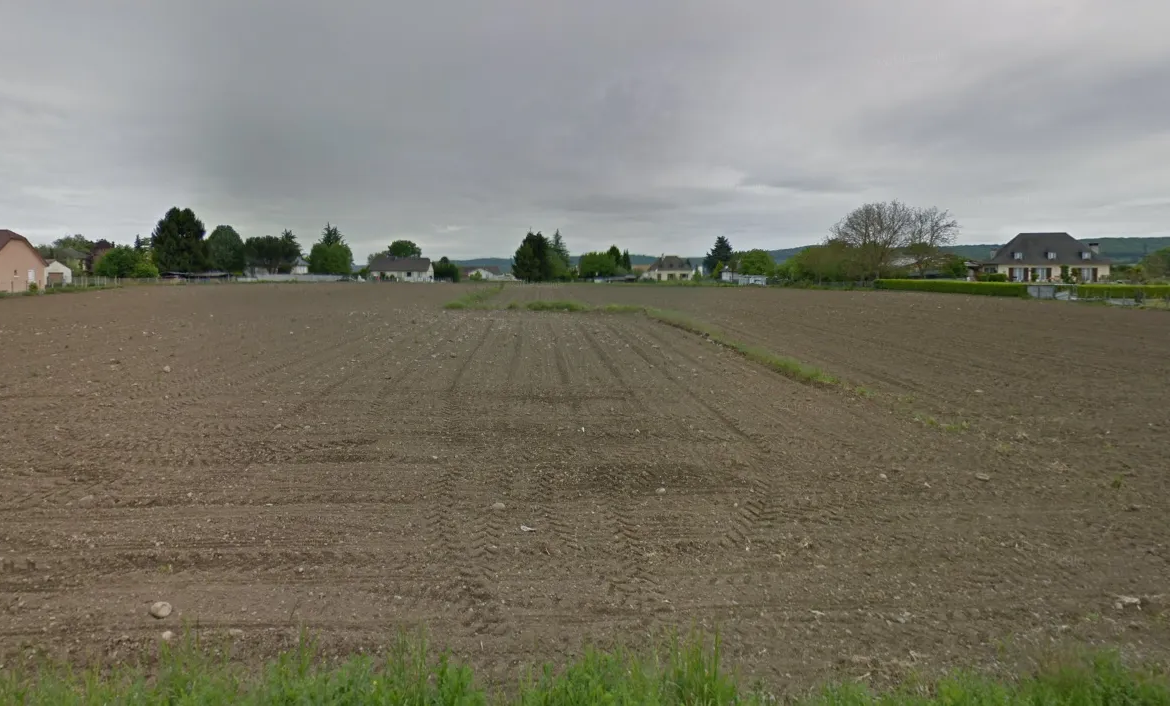 Terrain de 703 m² à Bénéjacq avec vue Pyrénées 