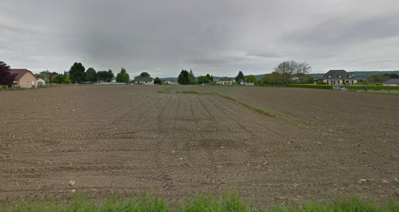 Terrain de 703 m² à Bénéjacq avec vue Pyrénées 