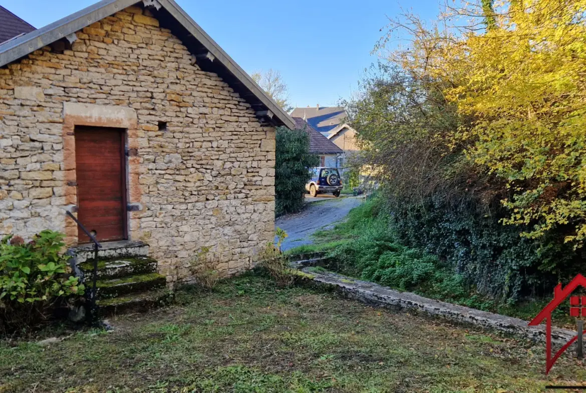 Maison en pierres à St Vit avec dépendance à aménager 