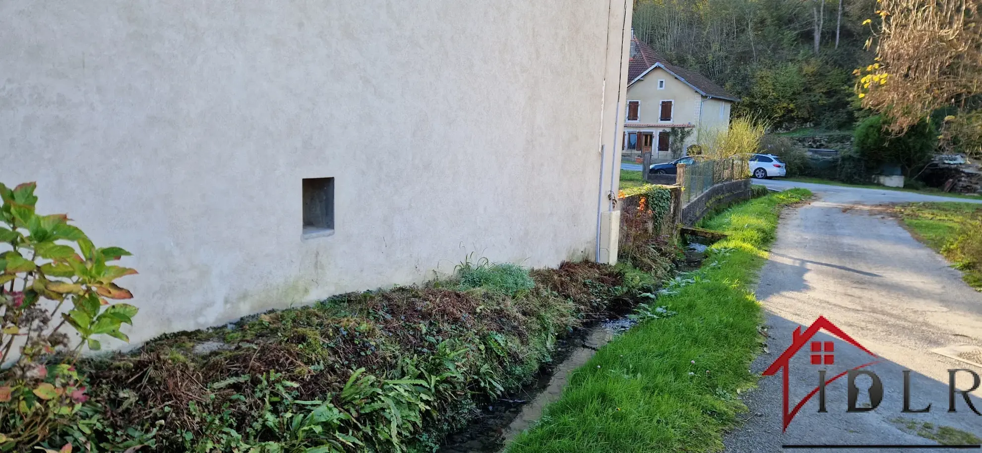 Maison en pierres à St Vit avec dépendance à aménager 